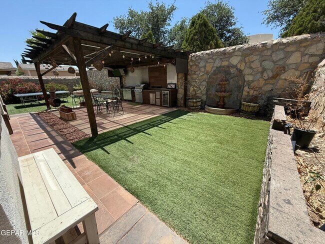Building Photo - 3733 Tierra Campa Dr