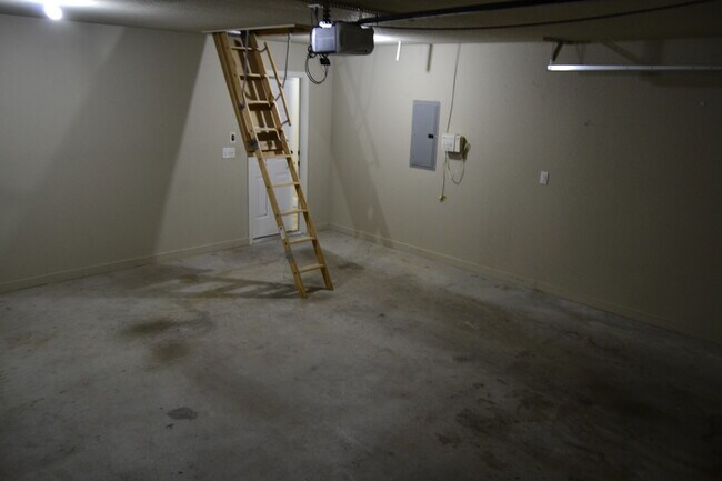 Building Photo - 1700 Been Rd