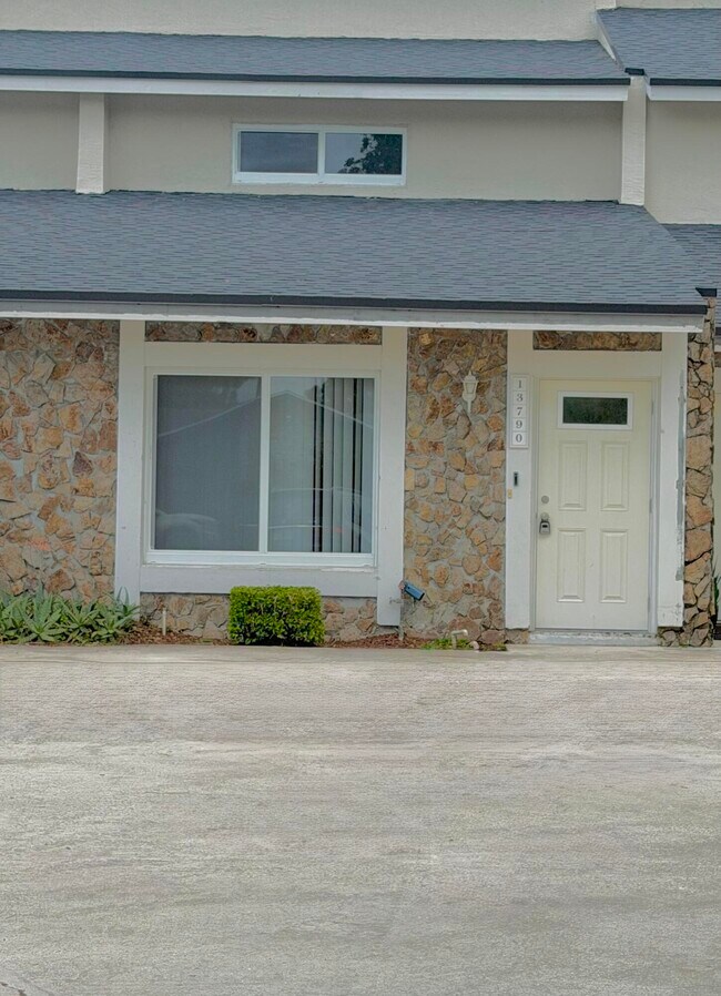 Building Photo - 13790 Bottlebrush Ct