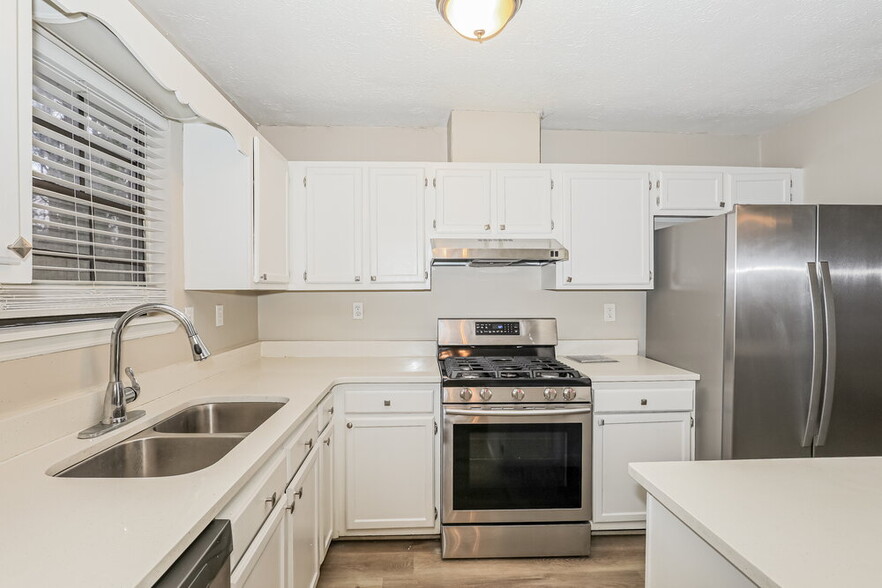 Building Photo - 6207 Radford Dr