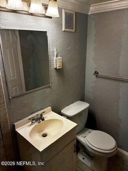 Building Photo - 311 W Ashley St