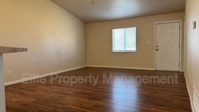 Building Photo - 983 S Palomar Dr