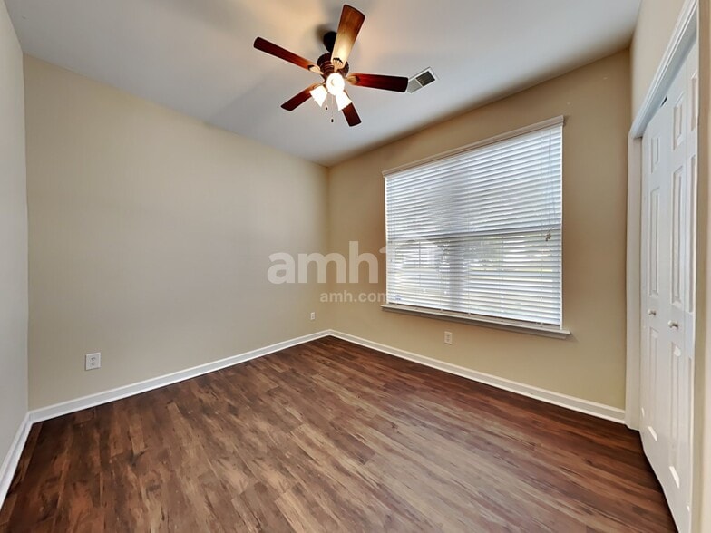 Building Photo - 2993 Nantuckett Ave