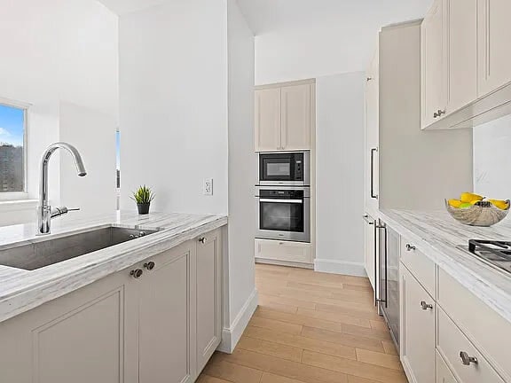 Building Photo - 389 E 89th St