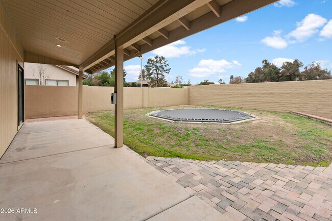 Building Photo - 1226 E Northshore Dr