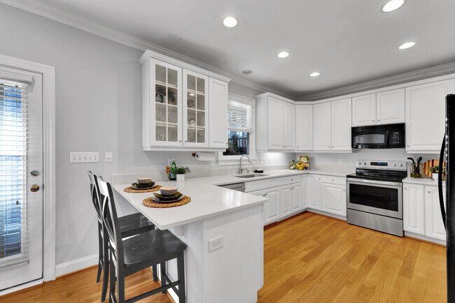 Building Photo - 317 Charleston Ln