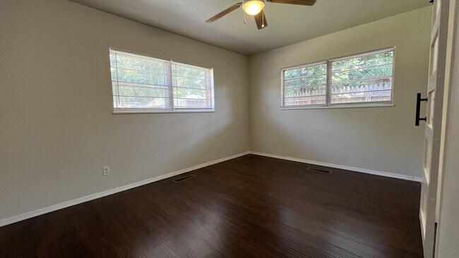 Building Photo - 2153 Huntleigh Dr