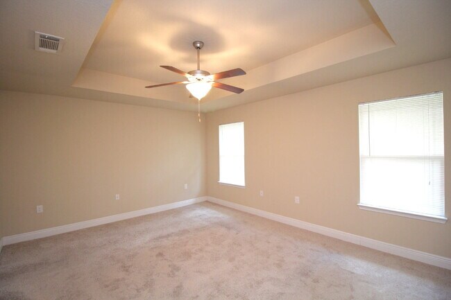 Building Photo - 3BR/2BA Ashley Place Home Featuring Sunroom, Generator & Multiple Living Spaces