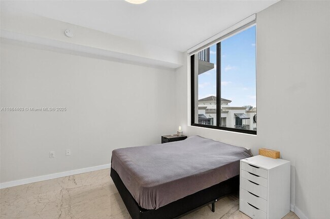 Building Photo - 301 Altara Ave