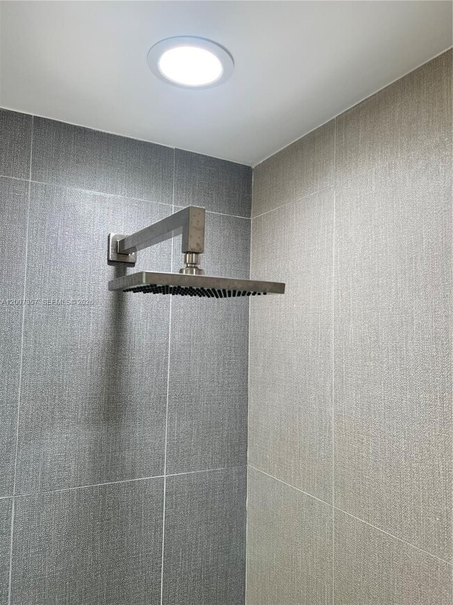 Building Photo - 2475 Brickell Ave