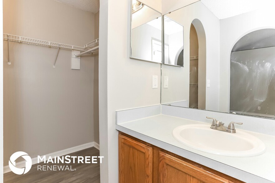 Building Photo - 2663 Kimberly Forest Dr E