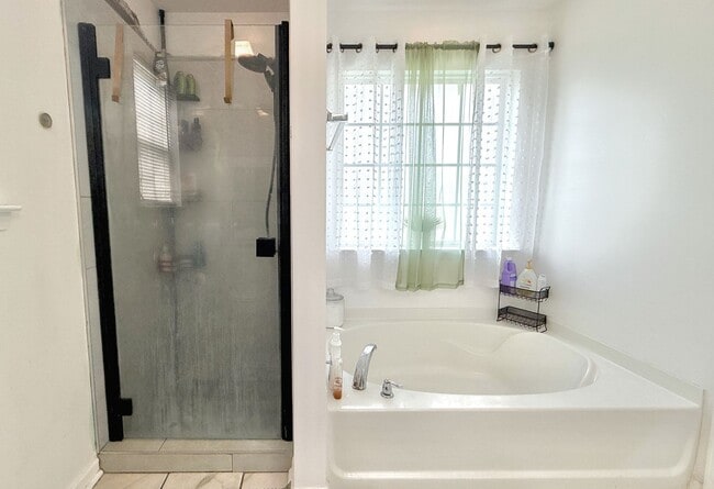 Building Photo - AVAILABLE NOW! (Small Pets Preferred) | $500 RENT CREDIT