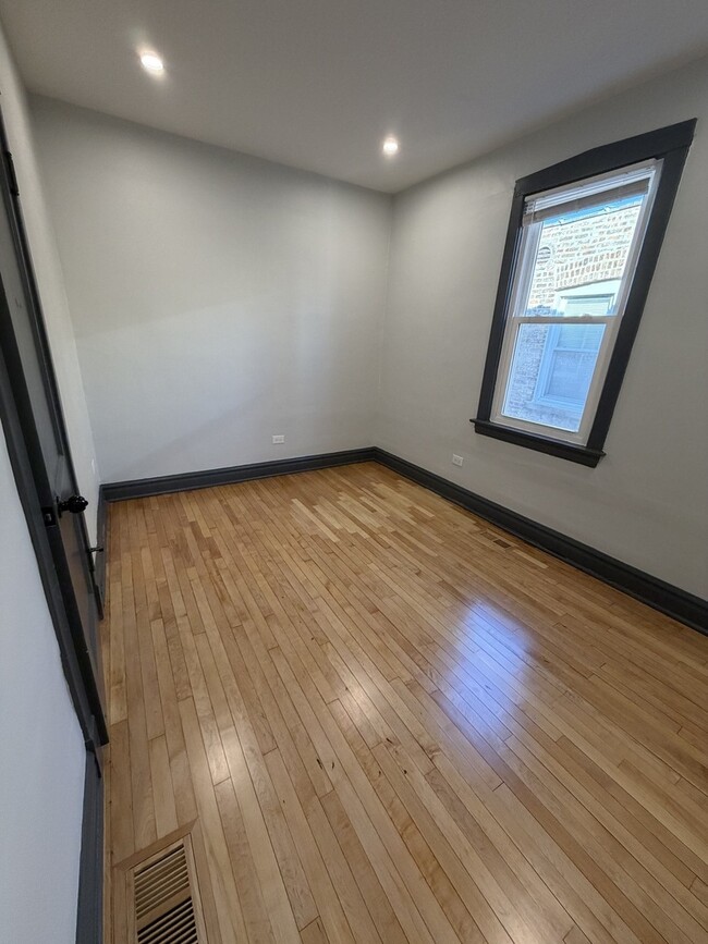 Building Photo - 1812 S 58th Ct