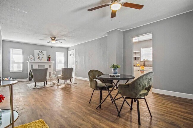 Building Photo - 1704 Cairo Ave