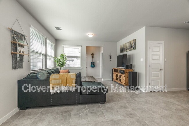 Building Photo - 412 Hortus Dr