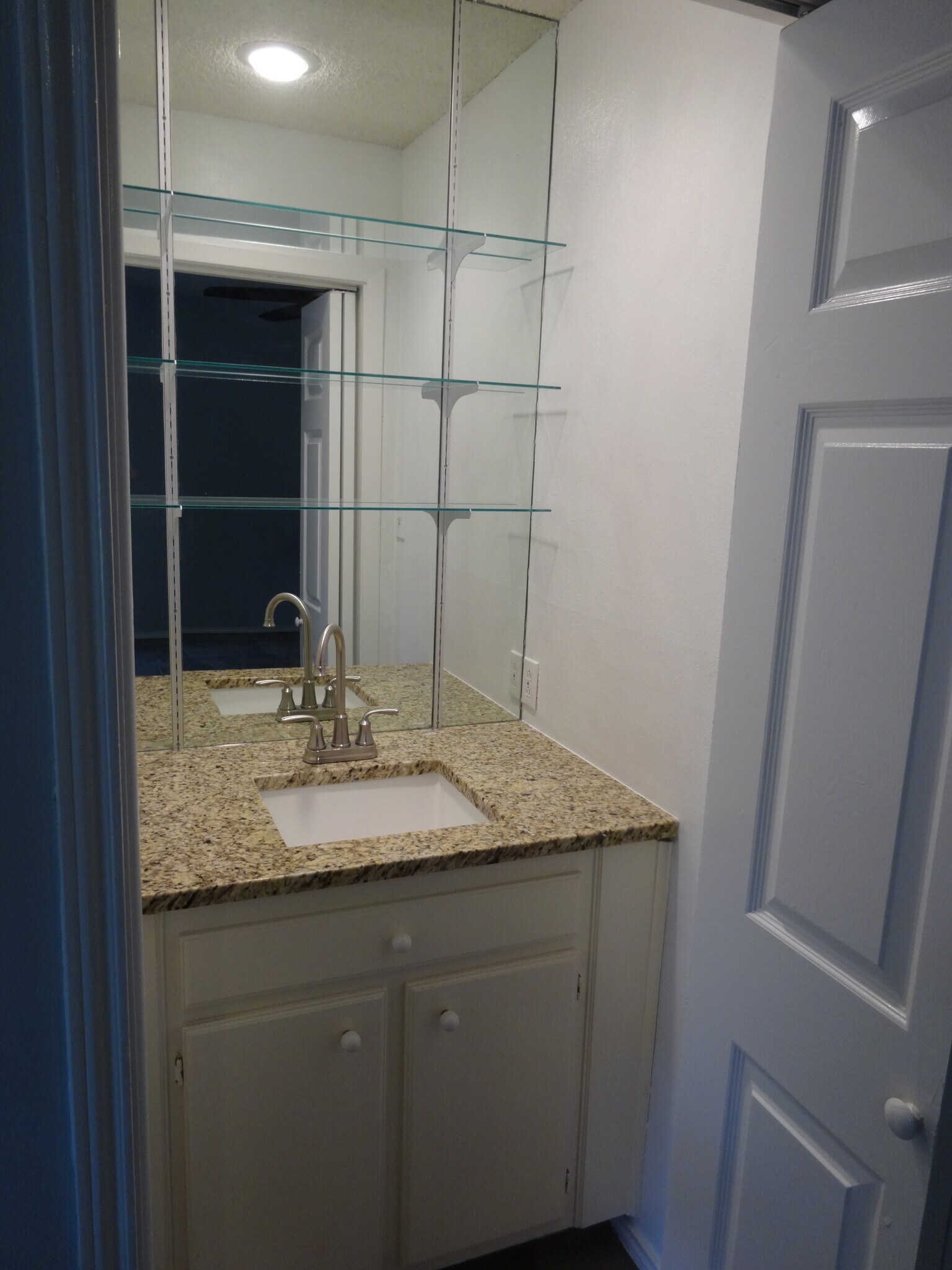 Wet Bar in Living Room - 4406 Parkhurst Dr