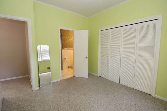 Building Photo - Charming 3 Bedroom, 2 Bath Brick Bungalow ...