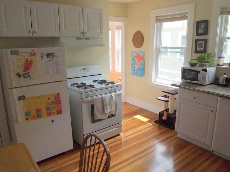 Building Photo - 56 Standish St