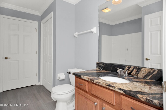 Building Photo - 757 MacKenzie Cir