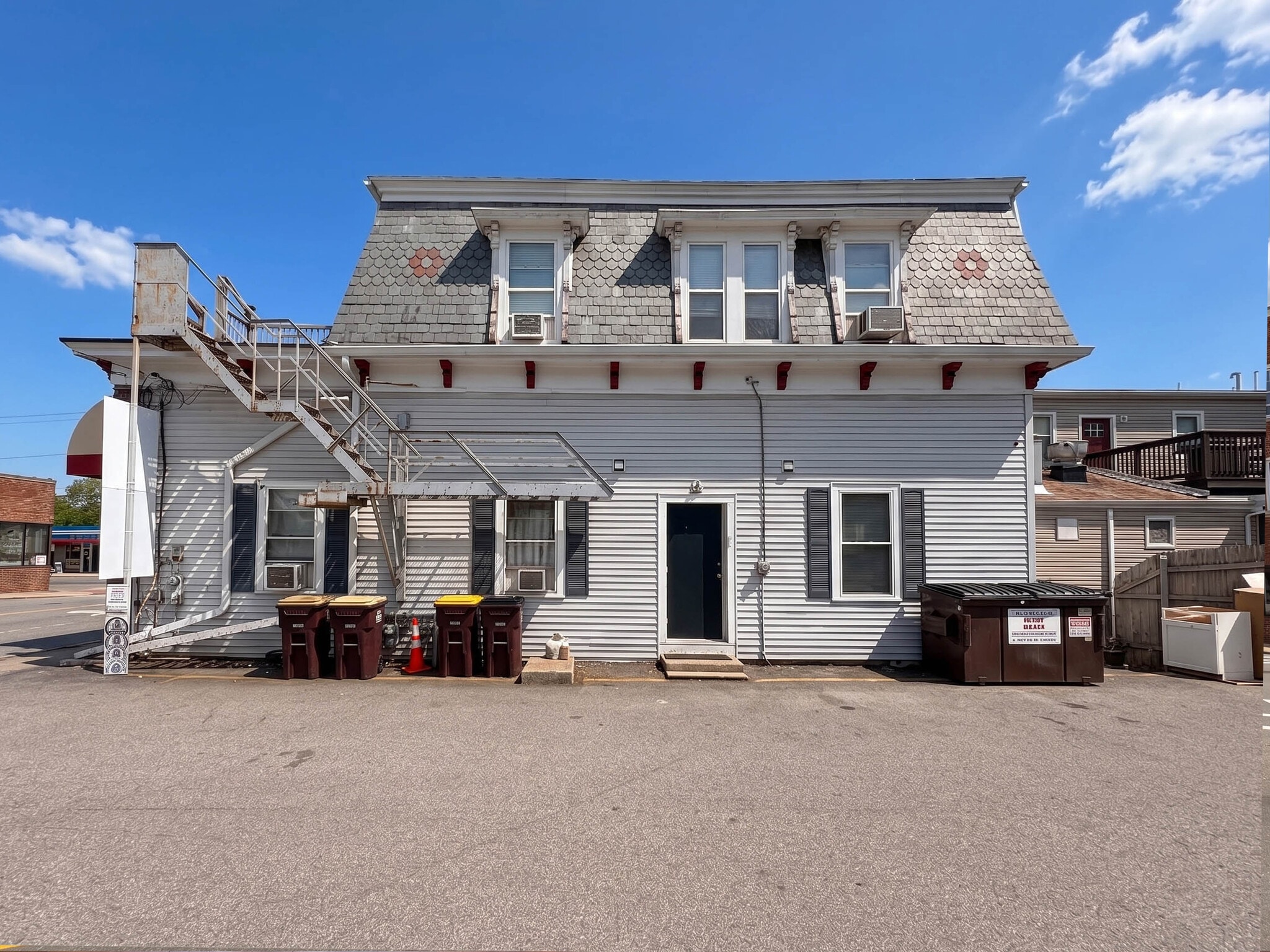 Building Photo - 560 Broad St