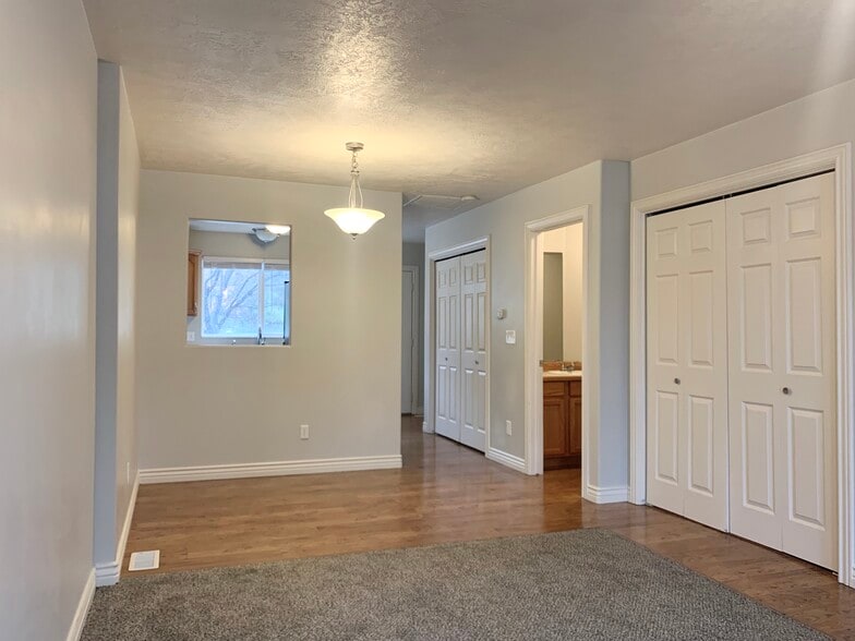 Building Photo - 33 S 900 E