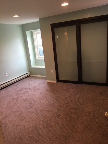 Bedroom - 658 W Forest Ave