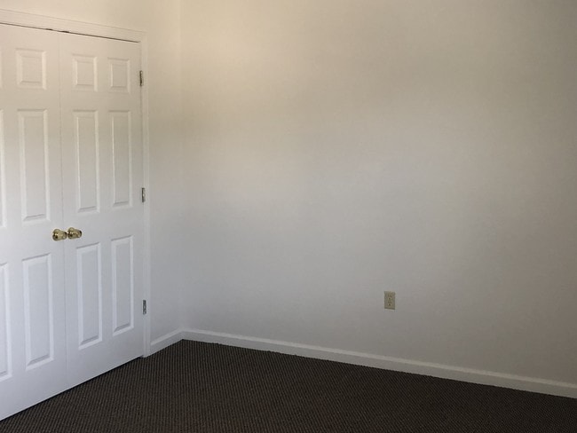 Master bedroom - 15130 Sprucevale Rd