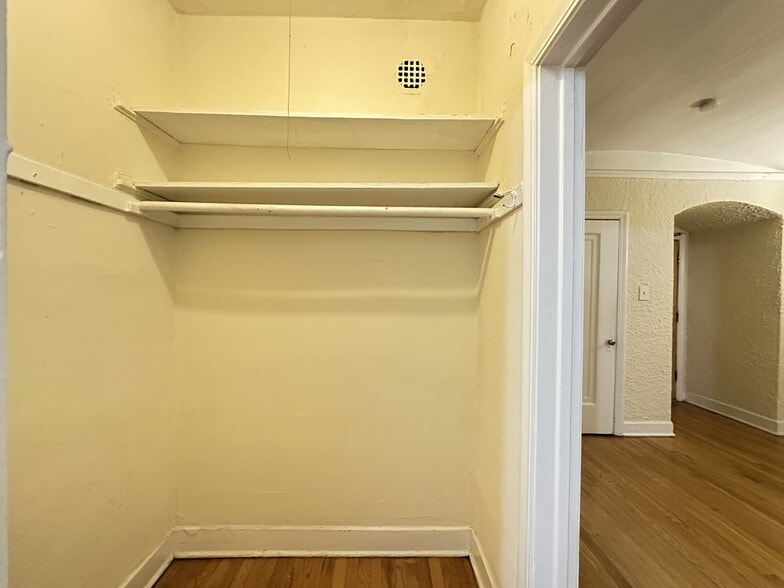 Building Photo - 512 W Arlington Pl