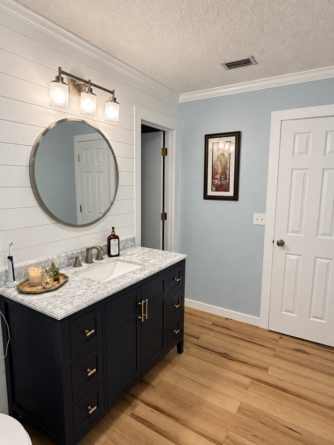 Building Photo - 663 Dallas Cir