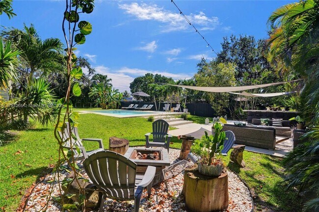 Building Photo - 17505 SW 90th Ave