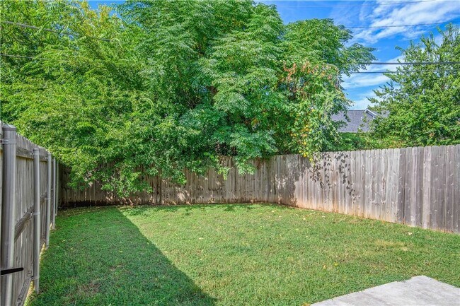 Building Photo - 1211 April Bloom