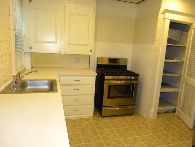 Building Photo - 27 S Middletown Rd