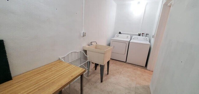 Building Photo - 5725 Fernley Dr E