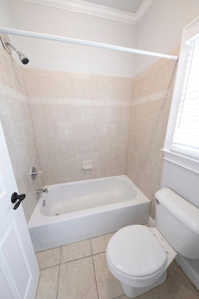 Building Photo - 964 Hank Aaron Dr SE