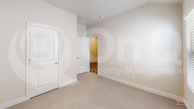 Building Photo - 613 Huntley Dr