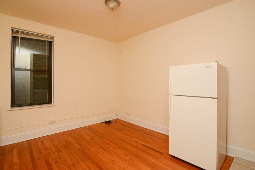 Building Photo - 2737 N Spaulding Ave