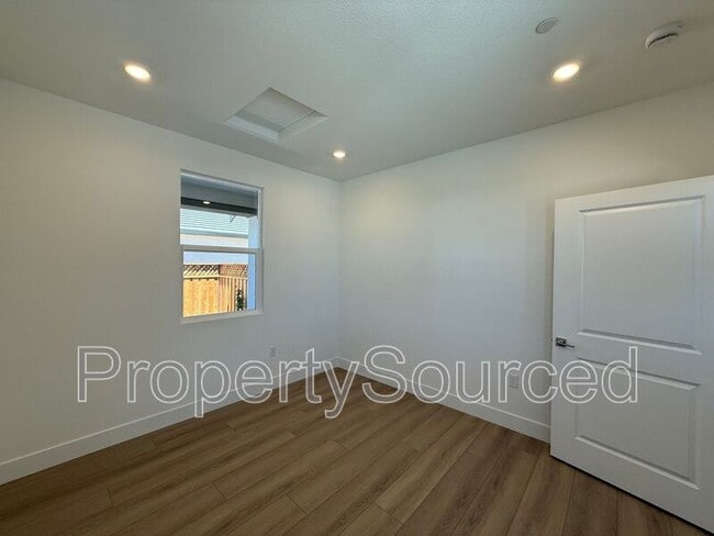 Building Photo - 1336 Martorella Ave