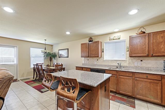 Building Photo - 1501 Lone Pine Dr