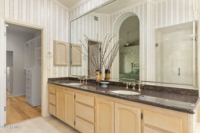 Building Photo - 10165 E Bella Vista Dr