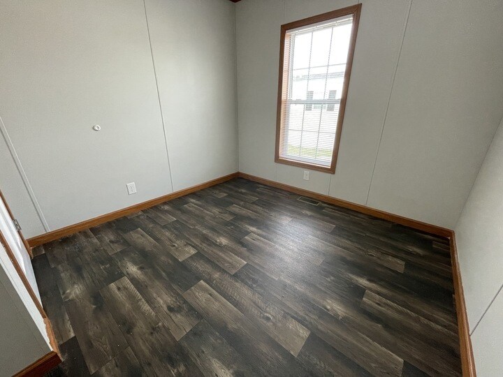 Building Photo - 38031 Leverette Ave