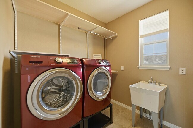 Building Photo - $4,340.95, 5 Beds - 3.5 Bath, Single Family Home in Broomfield with Pool Access!