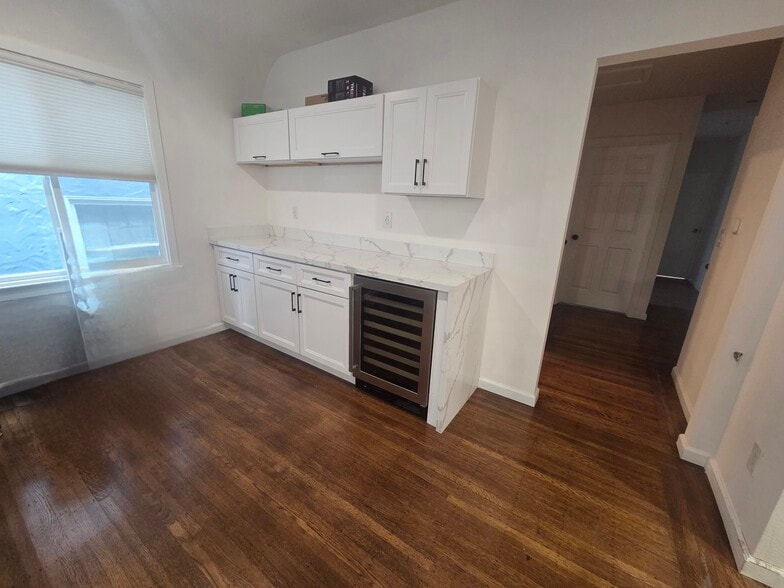 Building Photo - 2161 N Valley St