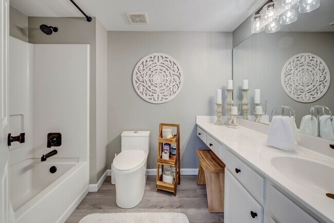 Building Photo - Tastefully updated 2-bedroom, 2-bath condo