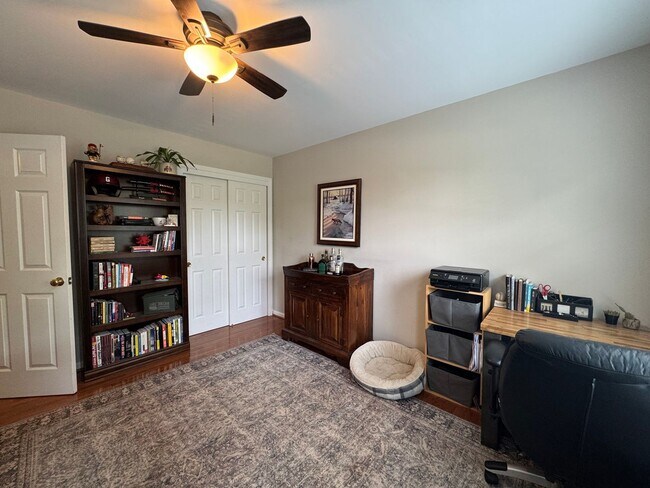 Building Photo - Stunning 4 Bed 3.5 Bath Single Family Home...