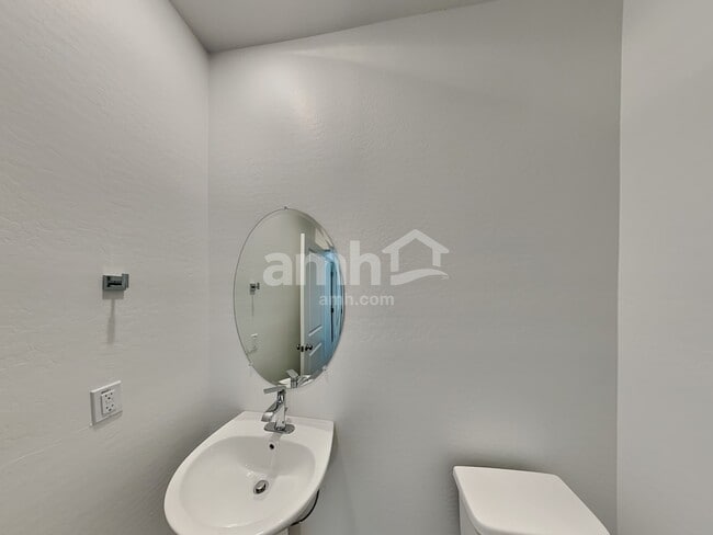 Building Photo - 17109 W Lawrence Ln