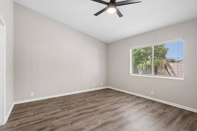 Building Photo - 8734 W Bloomfield Rd