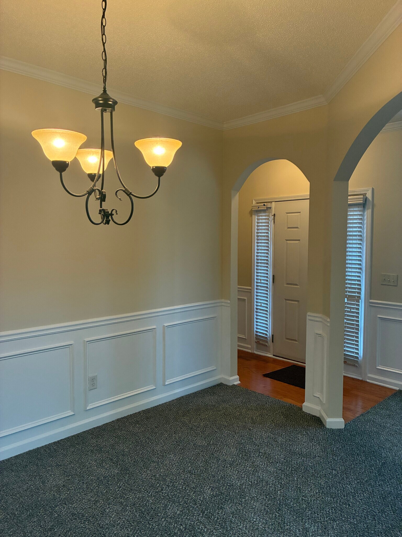 Dining - 7573 Rutgers Cir