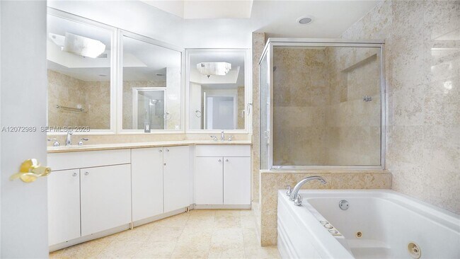 Building Photo - 4775 Collins Ave