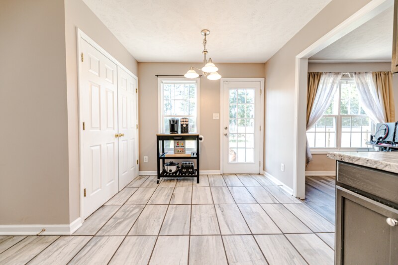 Building Photo - 174 Falling Leaf Dr