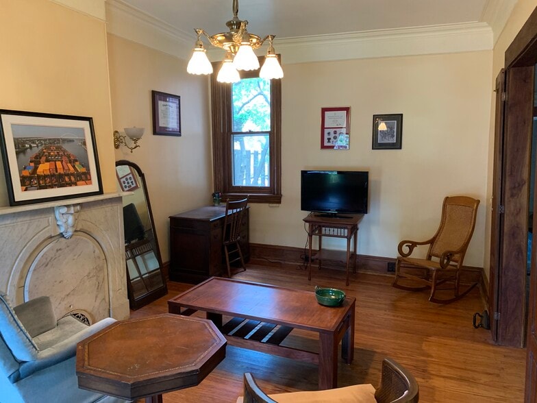 Building Photo - 305 N 37th St